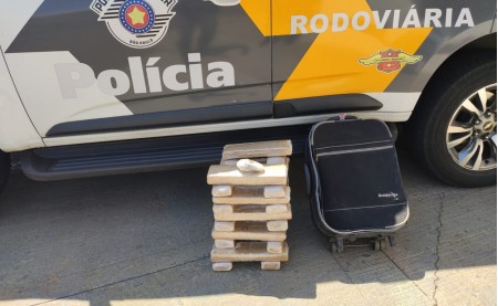 Fiscalização apreende mais de 15 quilos de maconha em bagagem de adolescente na SP-270