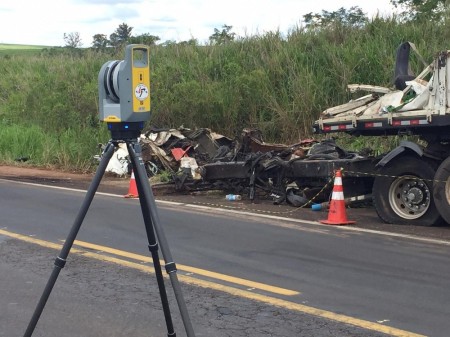 Polícia Científica faz mapeamento com escâner em 3D no local do acidente que matou sete pessoas em Parapuã
