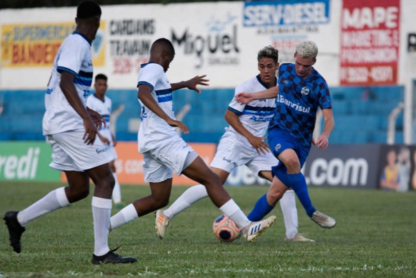 Osvaldo Cruz enfrenta o Grmio Prudente no primeiro jogo da 4 diviso do Paulista