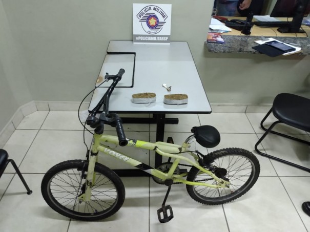 Homem � preso por tr�fico de drogas na Vila Esperan�a  