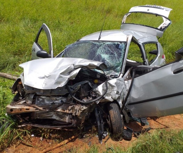 Acidente de tr�nsito deixa tr�s pessoas feridas em estrada vicinal em Rin�polis