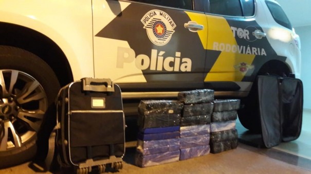 Fiscaliza��o apreende adolescente com mais de 34kg de maconha em �nibus em Presidente Venceslau