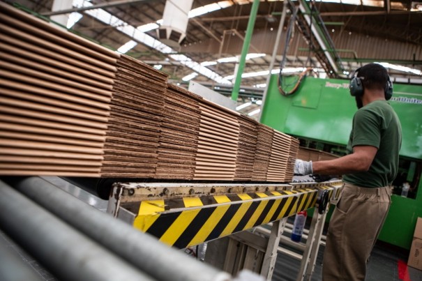 Falta de mo de obra qualificada afeta metade das indstrias do pas