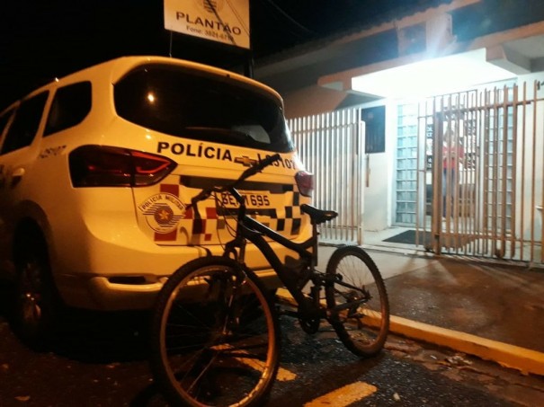 Ladr�o simula estar armado, foge de bicicleta e acaba preso ap�s roubar posto de combust�veis em Dracena