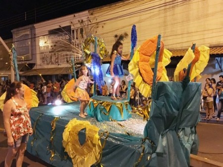Chuva cancela desfile deste sábado da Escola de Samba 'Mulata Dengosa'