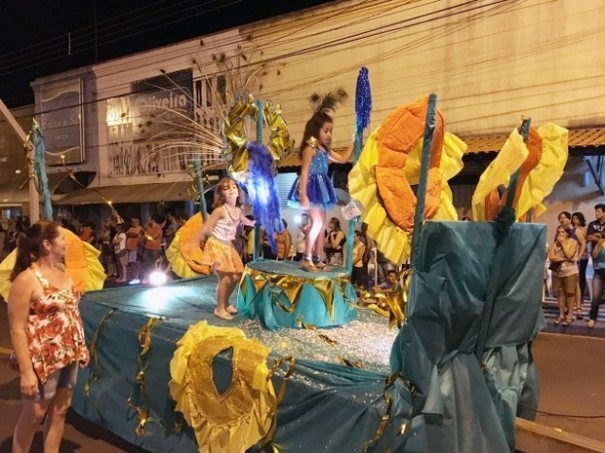 Chuva cancela desfile deste sbado da Escola de Samba 'Mulata Dengosa'