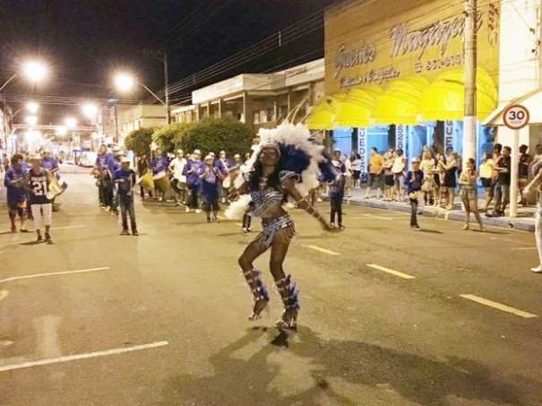 Escola de Samba 'Mulata Dengosa' desfila hoje em Osvaldo Cruz