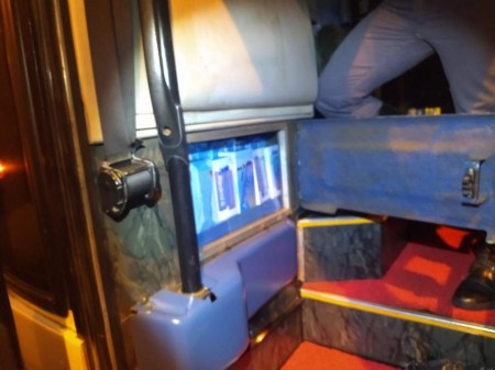 Fiscalização apreende 113 celulares sem documentação fiscal em compartimento falso de ônibus em Presidente Venceslau