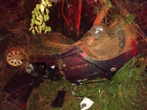 Assaltante morre em acidente ap�s fugir da Pol�cia e outros 5 s�o presos em Clementina