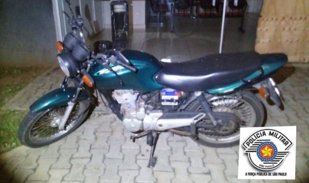 Indiv�duo � preso pela Pol�cia Militar de Luc�lia por Recepta��o de uma motocicleta