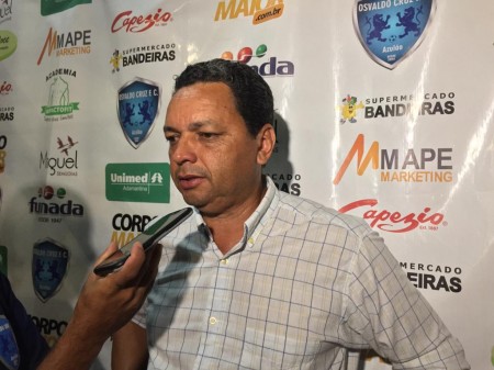 PC dos Santos se apresenta para o comando técnico do Azulão