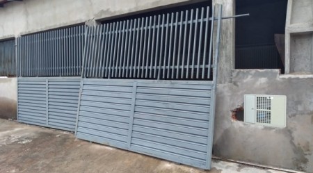 Portão de garagem cai sobre criança de três anos em Flórida Paulista