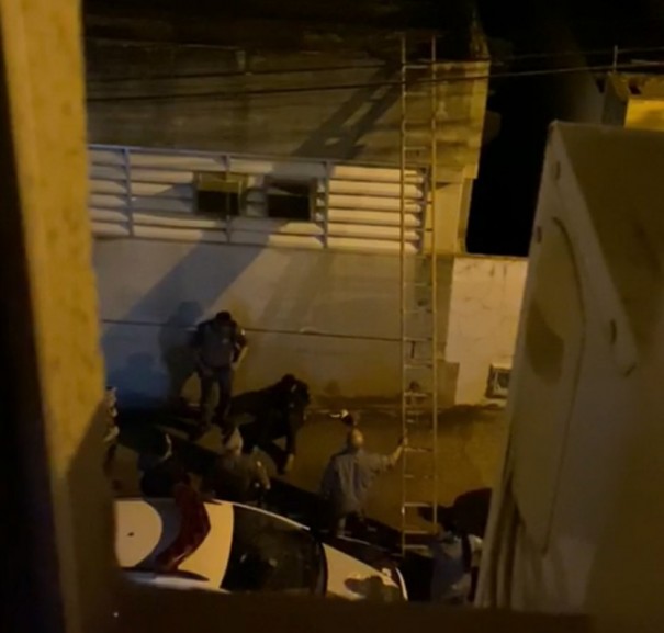 Homem � preso ao ser flagrado em cima de telhado furtando fios de cobre de ag�ncia banc�ria em Presidente Prudente