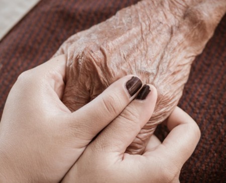 Idosos abandonados poderão ser adotados no Brasil