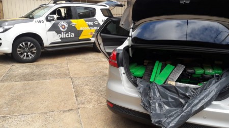 Fiscalização encontra maconha e skank em carro e prende motorista em Parapuã