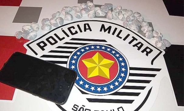 For�a T�tica de Tup� apreende 42 po��es de maconha na posse de menor