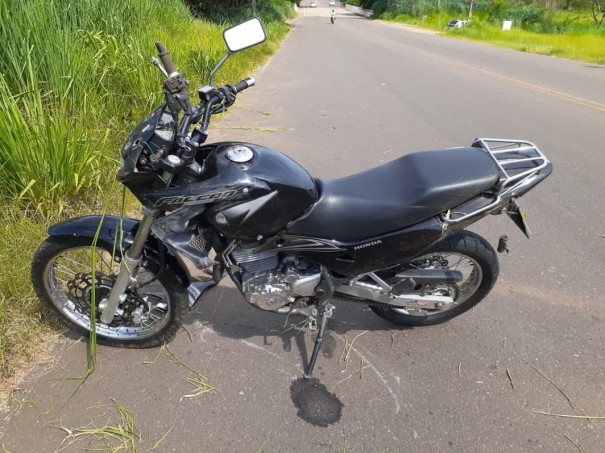 Motociclista fica ferido ao sofrer queda na Estrada da Amizade, em �lvares Machado