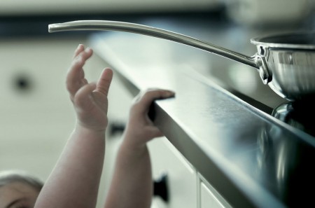 Criança sofre queimaduras durante acidente doméstico em Monte Castelo