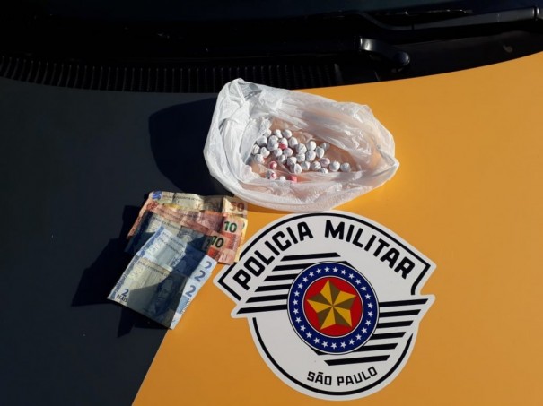 A 8h de se apresentar de volta a penitenci�ria ap�s 'saidinha', presidi�rio � flagrado com por��es de maconha em �nibus