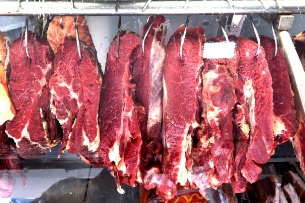 Preo da carne cai para o consumidor, diz Ministrio da Agricultura