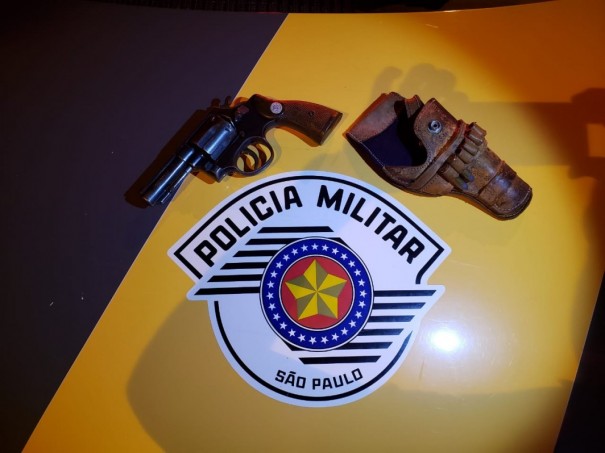 Homem � preso ap�s Pol�cia Rodovi�ria encontrar rev�lveres em ve�culo, em Adamantina