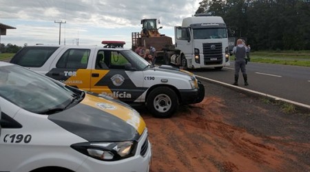 PM Rodoviária recupera em Indiana pá-carregadeira roubada na região de Rio Preto
