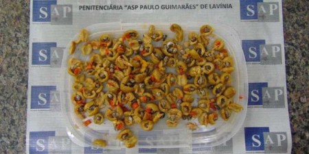 Azeitonas recheadas de maconha são encontradas em macarronada para sentenciado