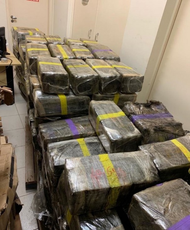 Pol�cia Federal encontra 2,1 toneladas de maconha em caminh�o apreendido h� 1 ano e meio