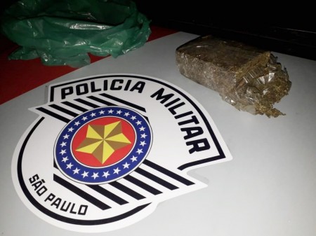 PM de Lucélia prende em flagrante uma mulher por tráfico de drogas