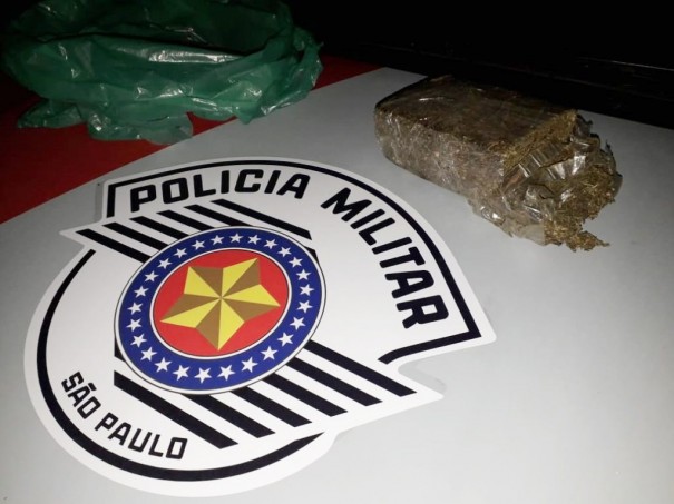 PM de Luc�lia prende em flagrante uma mulher por tr�fico de drogas