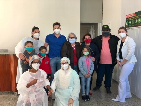 Seis pessoas da mesma família recebem alta médica após se curarem da Covid-19 em Dracena