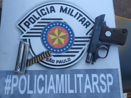 Pistola e munições são apreendidas pela Polícia Militar em Indaiá do Aguapeí, distrito de Flórida Paulista
