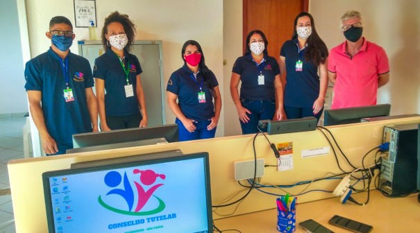 Equipe do Conselho Tutelar de Salmouro recebe novos uniformes e itens de identificao