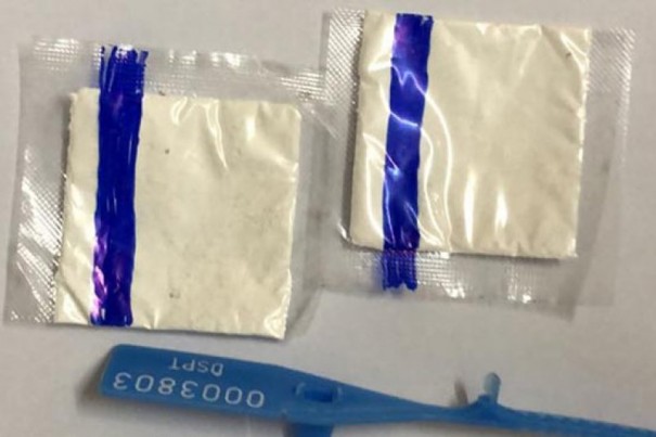 Iacriense � autuado em flagrante ap�s ser flagrado com duas por��es de coca�na