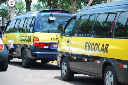 Detran-SP suspende cobrança de taxa de vans escolares na pandemia