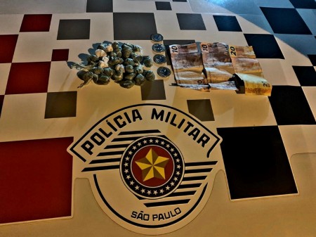 Adolescente é apreendida por ato infracional de tráfico de drogas, em Salmourão