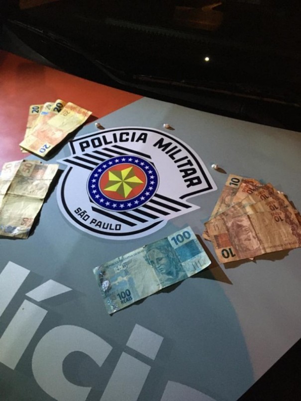 Adolescente � apreendido em flagrante por ato infracional/tr�fico de drogas, em OC