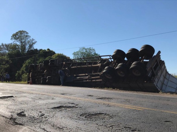 Acidente na Vicinal que liga Rin�polis a Piacatu deixa m�e e filha feridas 