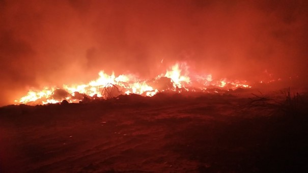 Incndio destri depsito ilegal de reciclagem, em Osvaldo Cruz