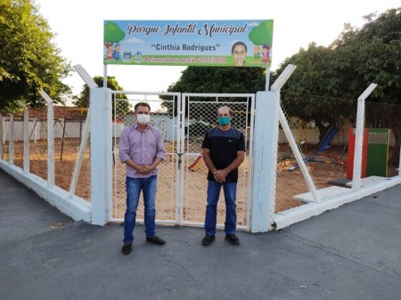 Parque Infantil recebe pinturas e nova fachada de identificação em Mariápolis