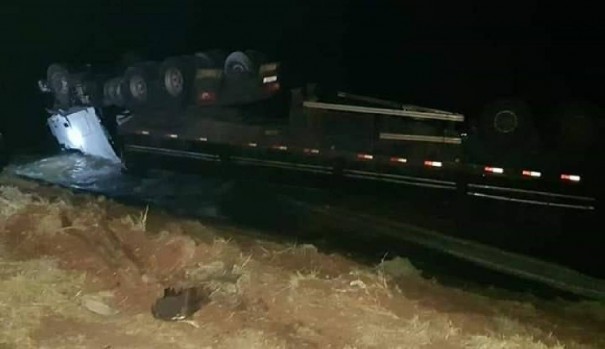 Tr�s pessoas morrem pr�ximo da ponte na divisa dos estados de SP e MS