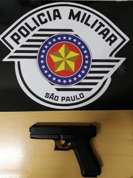 Polícia Militar apreende simulacro de arma de fogo em Junqueirópolis
