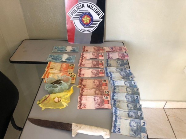 Adolescente � apreendido em flagrante por ato infracional de tr�fico de drogas, em Osvaldo Cruz