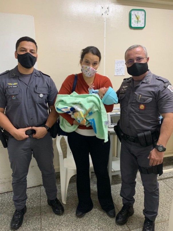 Policiais Militares salvam beb de um ms de engasgamento, em Salmouro