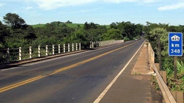 DER anuncia construo da nova ponte na SP-425, na divisa entre Santpolis do Aguape e Iacri