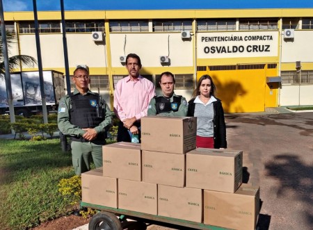 Agentes de Escolta e Vigilância da Penitenciária de OC doaram cestas básicas para famílias carentes do município