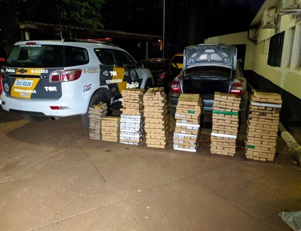 Motoristas escapam de bloqueio policial no MS, mas acabam detidos com quase 500 tabletes de maconha no Estado de SP