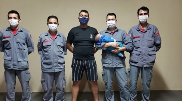 Bombeiros salvam beb� de 2 meses de engasgamento em Tup�