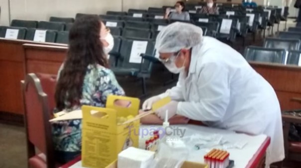 Funcionrios do Frum de Tup passam por testagem para covid-19