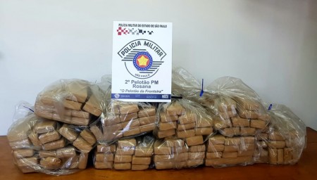 Veículo carregado com mais de 100 tabletes de maconha é localizado abandonado em Rosana